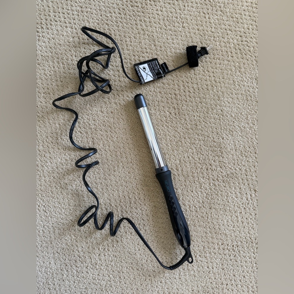 Black and Silver Curling Wand